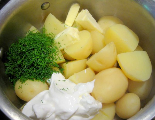 New Potatoes with sour cream and dill