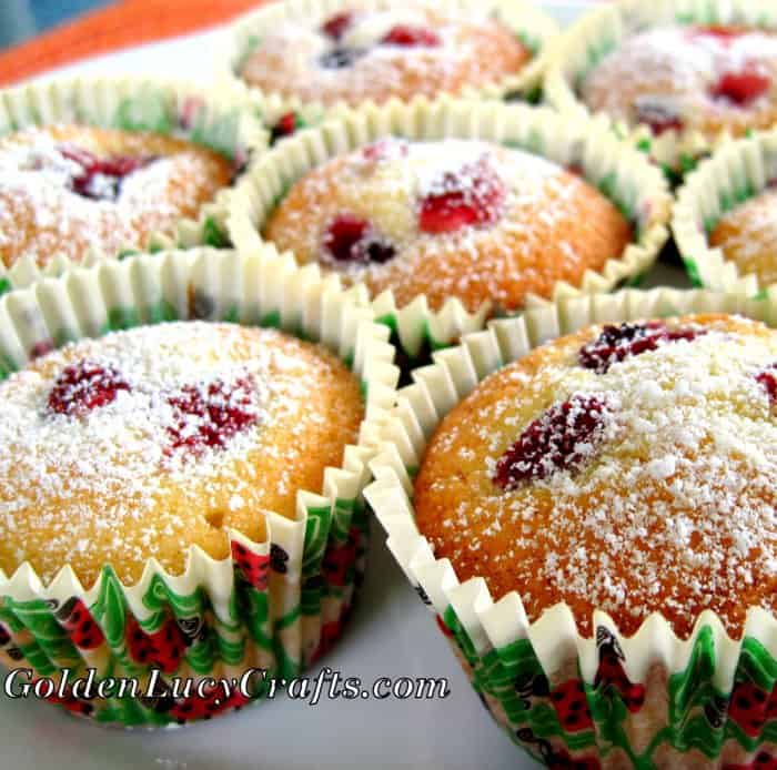 Berry muffins recipe, mixed fresh berries, easy recipe, baking, dessert
