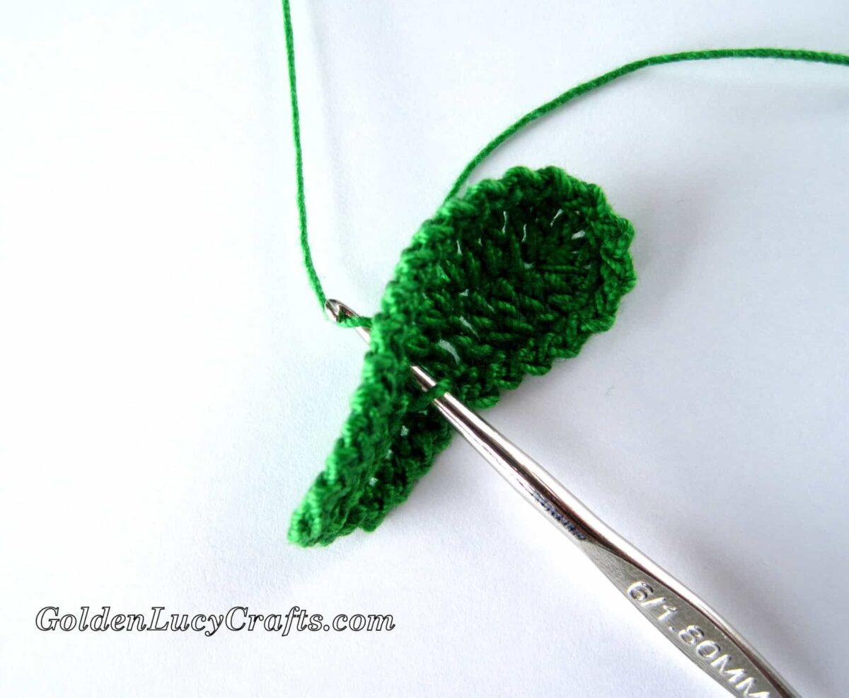 Crocheting center ridge on the leaf.