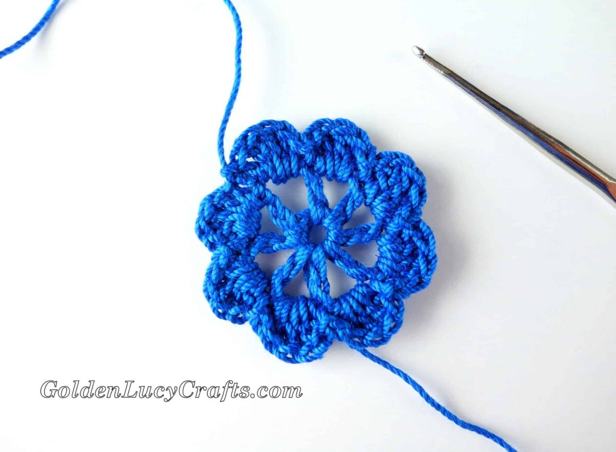 How to crochet Irish rose - second round.