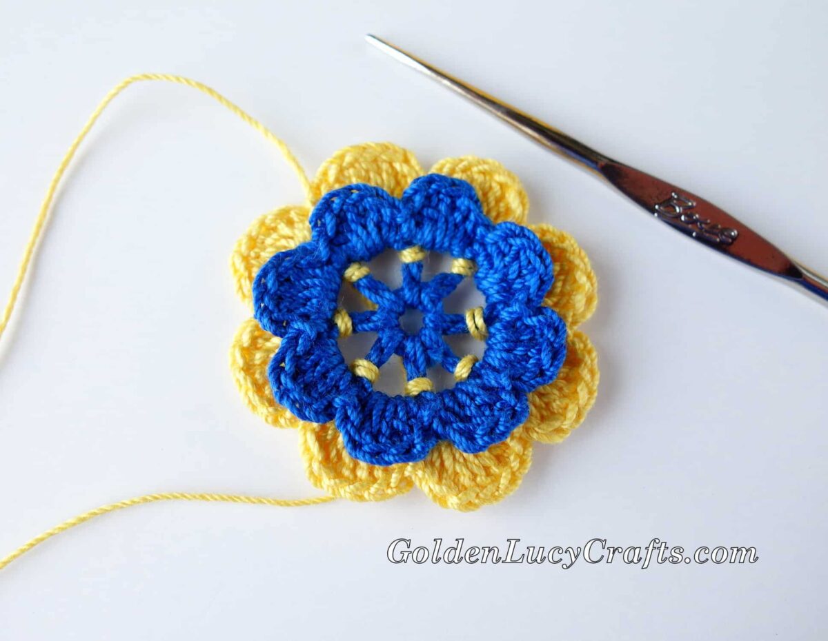 How to crochet Irish rose - round 4 finished.