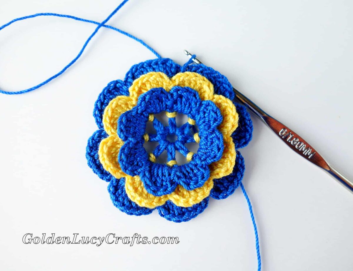 How to crochet Irish rose - round 6.