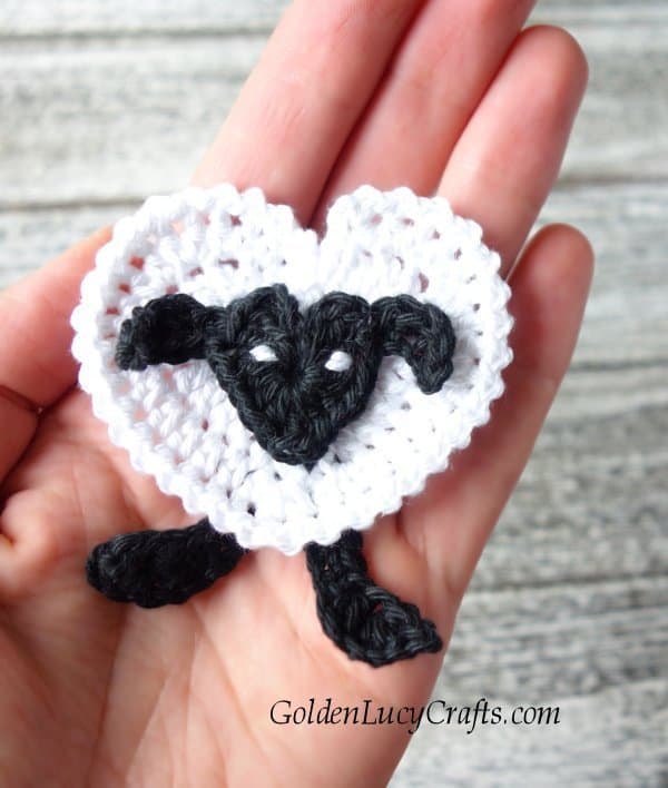Crochet sheep applique, heart sheep, free crochet pattern, Valentine's Day crochet