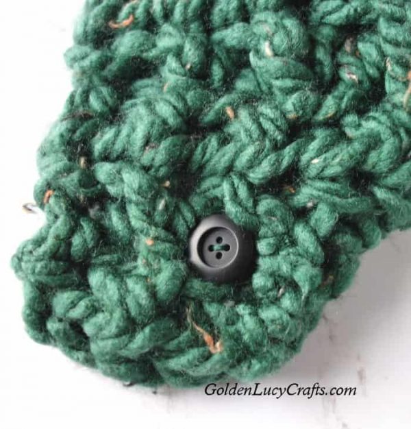 Green cowl and small black button.