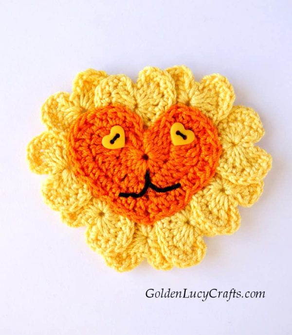 Crochet lion applique