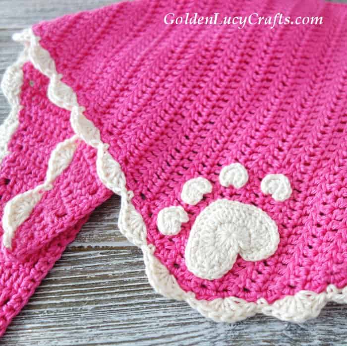 Crochet dog bandana, close up picture.