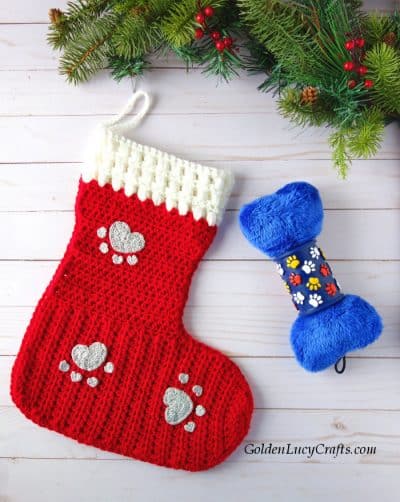 Crochet Christmas stocking for dogs or cats.