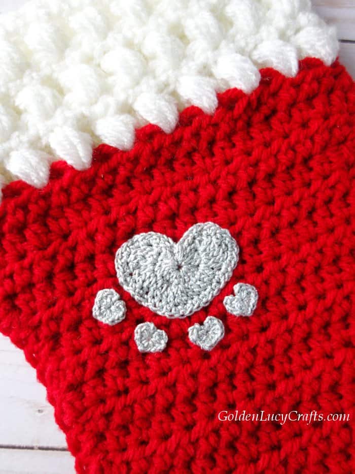 Crochet paw print applique close up picture.