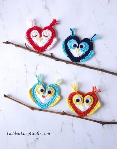 Crochet four owls sitting on the two branches.