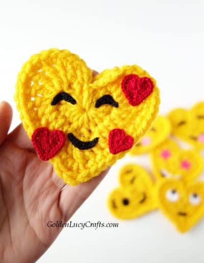 Crochet Emoji, heart shaped Emoji, Smiling Face with Hearts, In Love Face Emoji, crochet applique, Valentine's Day gift, decorations, embellishment