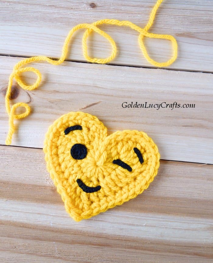 Crochet emoji winking face.