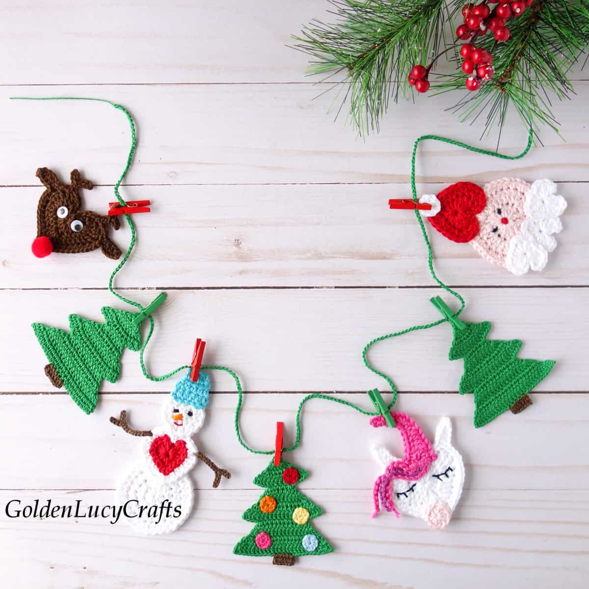 Crochet Christmas garland made from crocheted appliques.