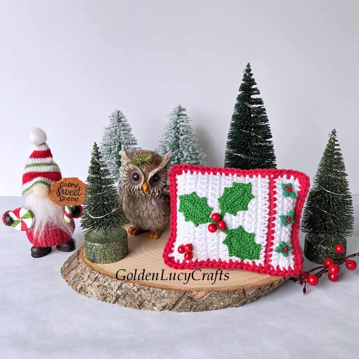 Crochet mini pillow, small Christmas trees, owl and gnome small toys.