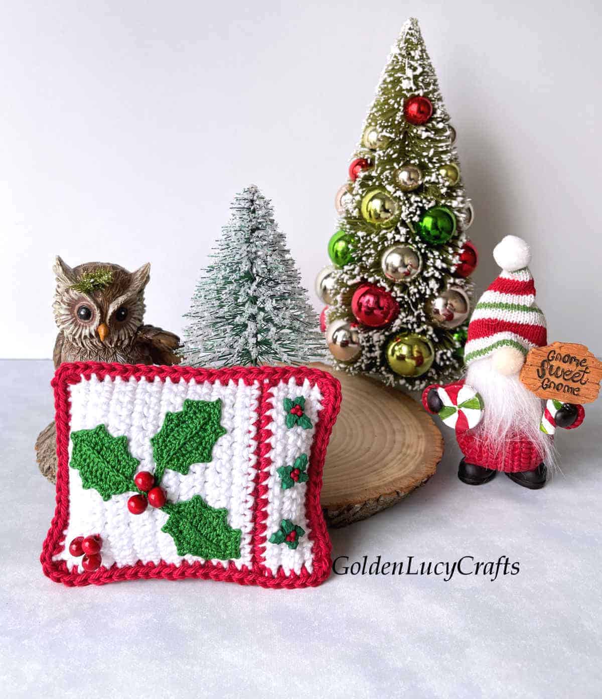 Crochet mini pillow, small Christmas trees, owl and gnome small toys.