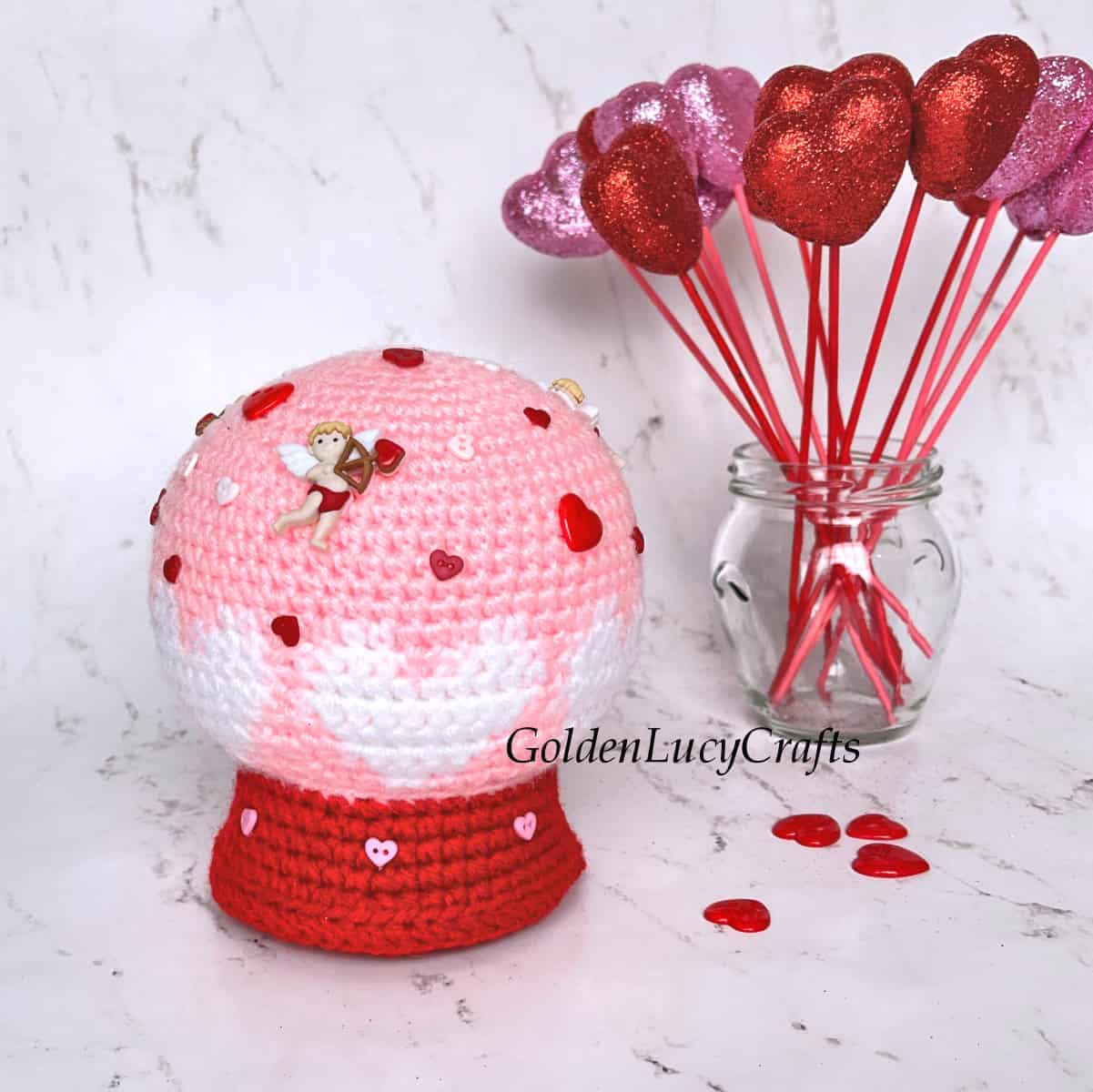Crochet snow globe amigurumi for Valentine's Day.