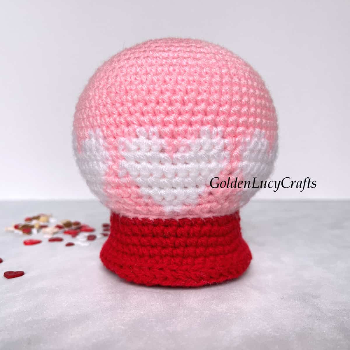 Crochet Valentine's Day snow globe.