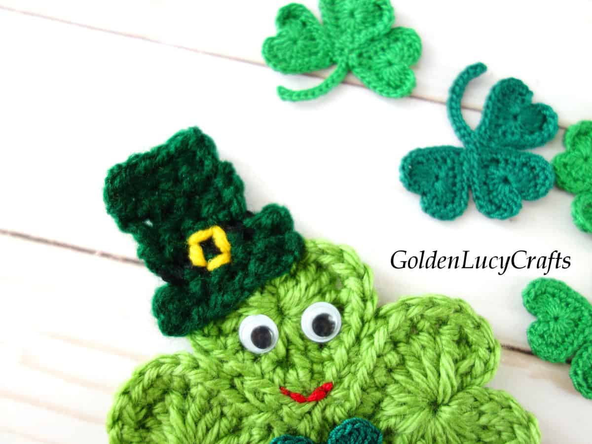 Crochet shamrock in a hat applique close up picture.