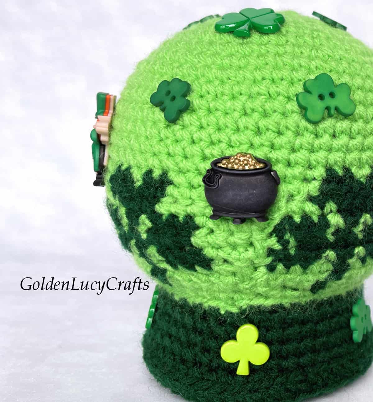 Crochet snow globe amigurumi for St. Patrick's Day close up picture.