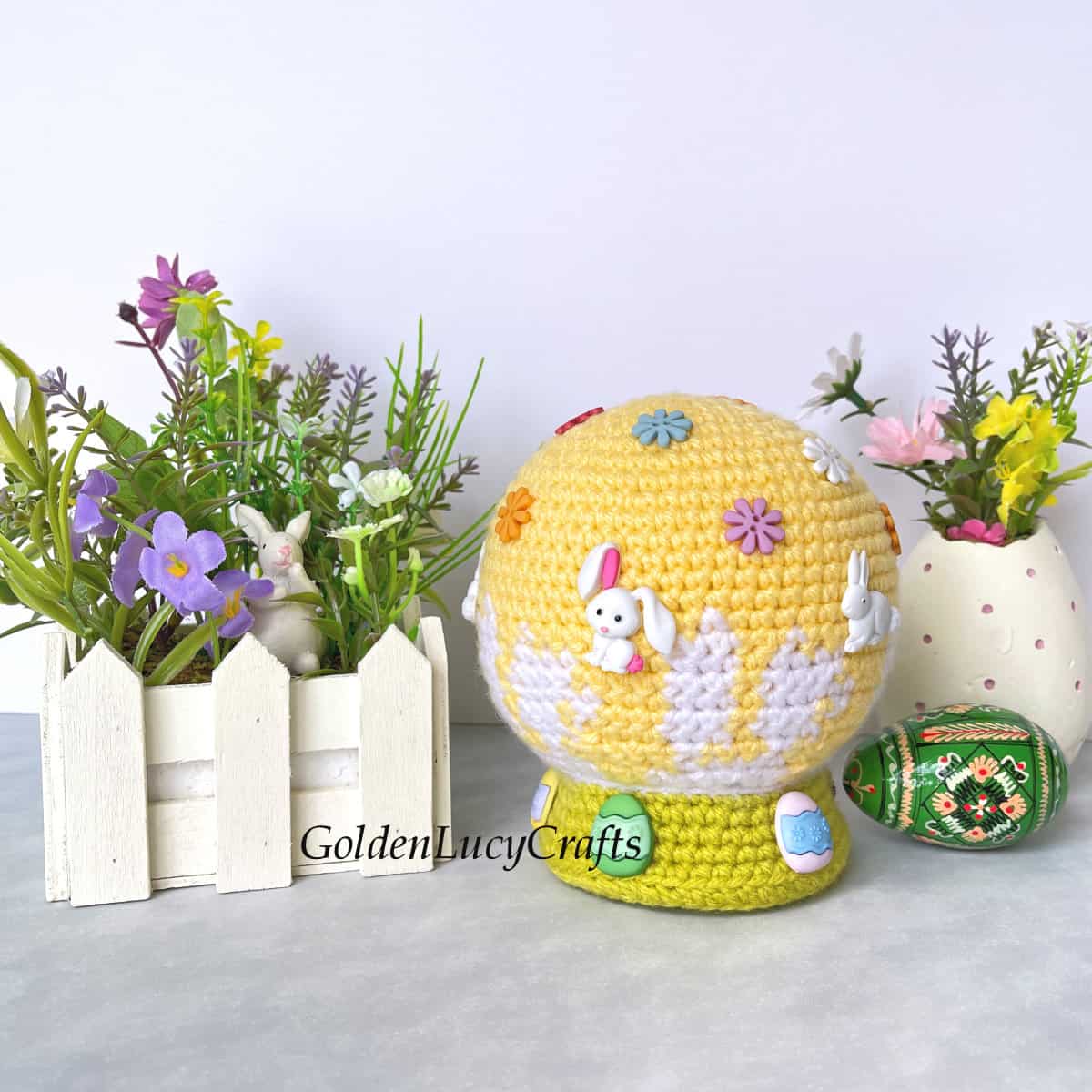 Crochet Easter snow globe and floral Easter decor.