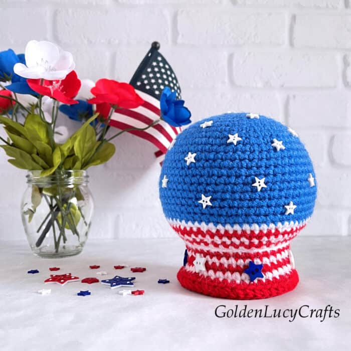 Crochet patriotic snow globe for home docoration.
