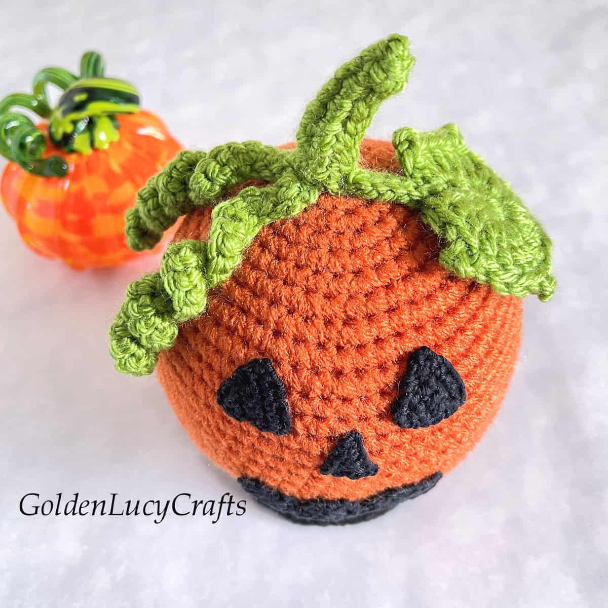 Crochet Halloween pumpking snow globe, view from the above.