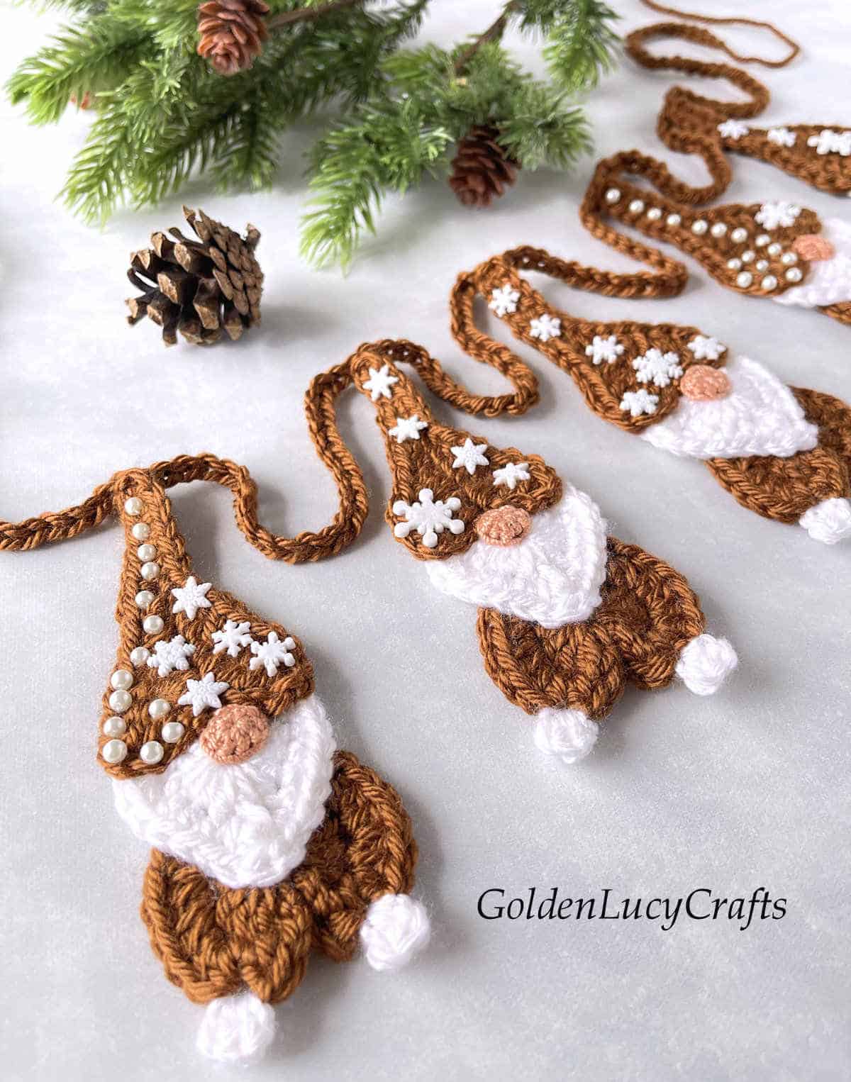 Crochet garland gingerbread gnomes, close up picture.