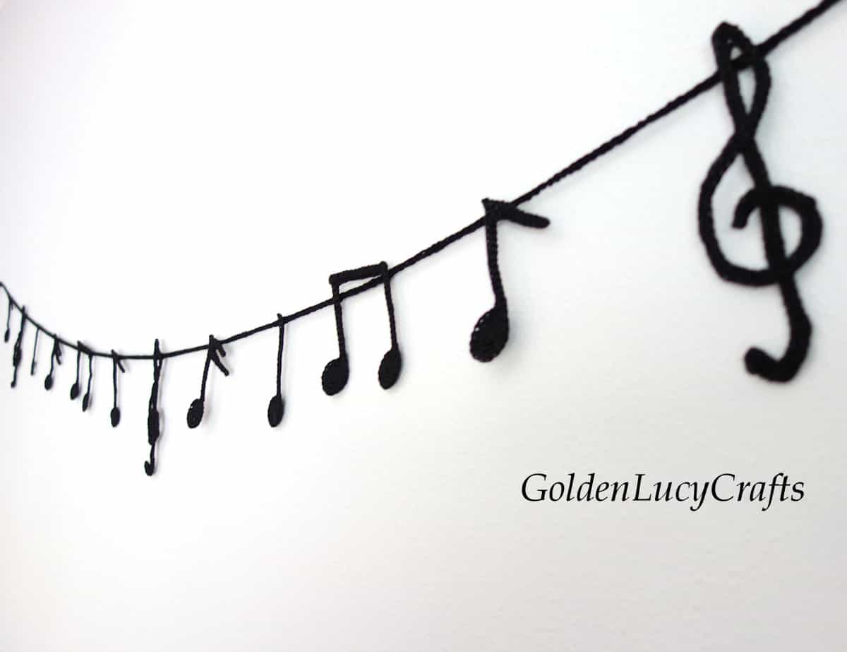 Music notes crochet garland on the wall.