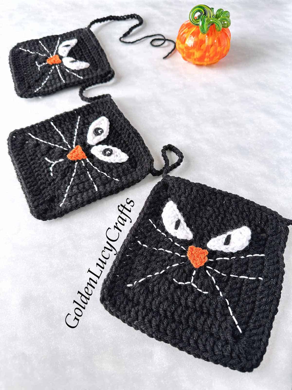 Black cat crochet garland close up picture.