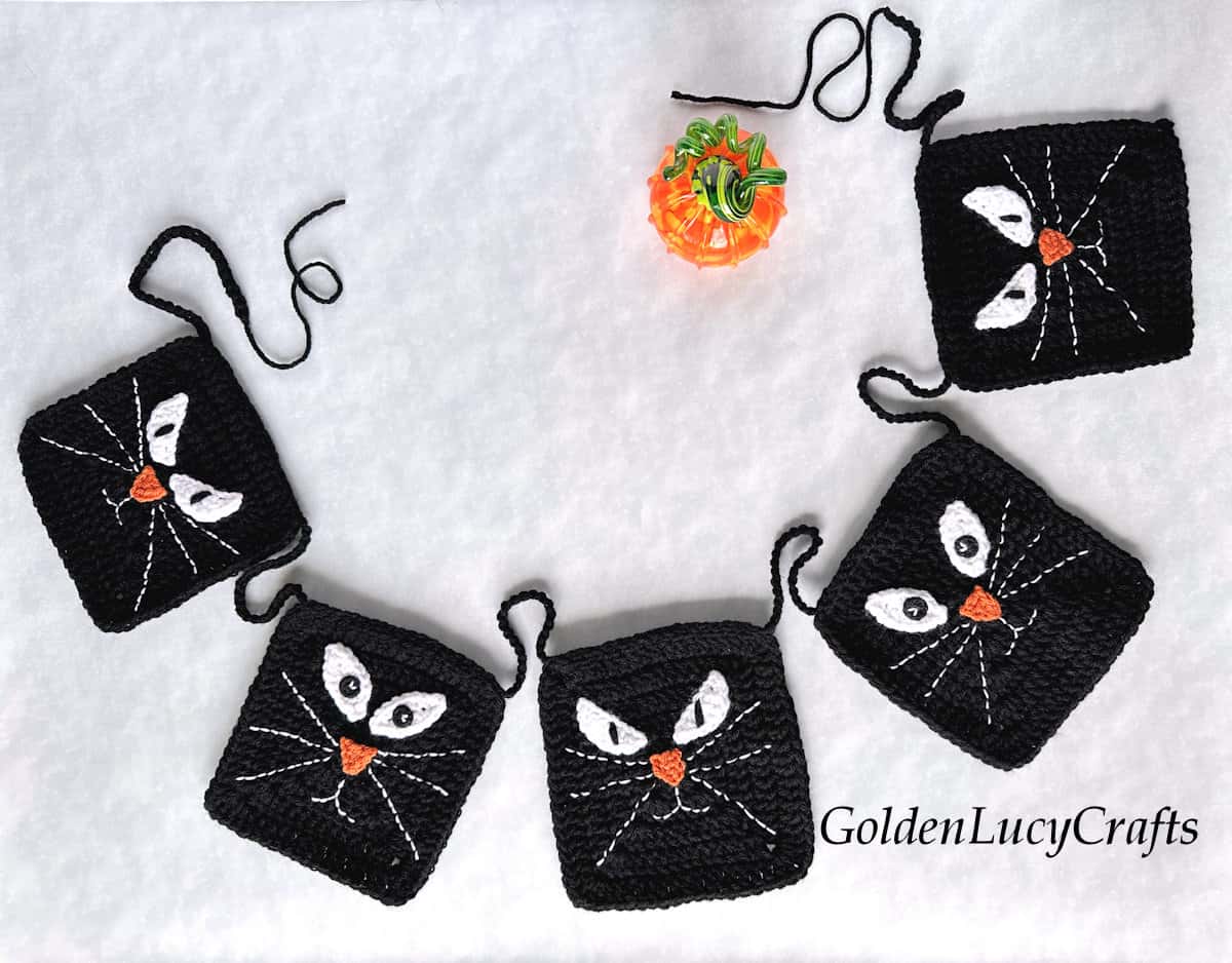 Black cat crochet Halloween garland.