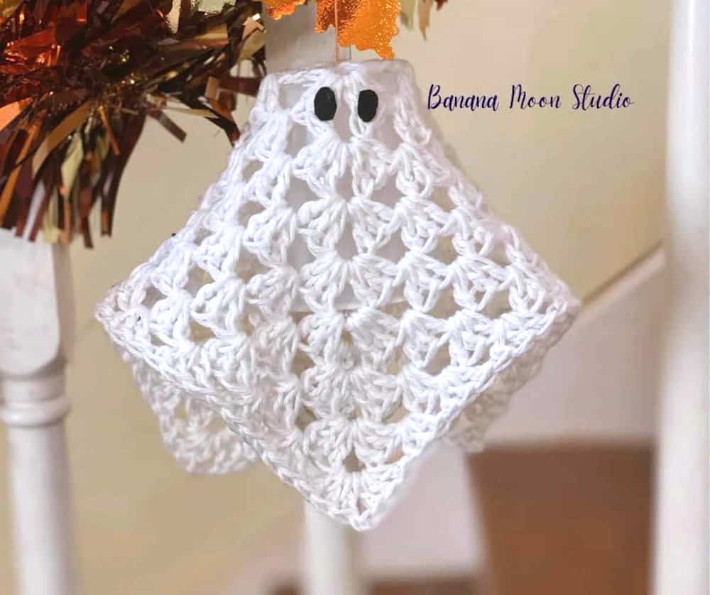 Crochet Halloween ghost.