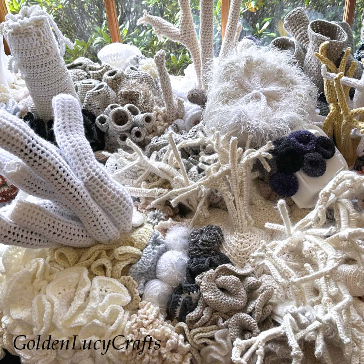 Fiber corals in natural colors.