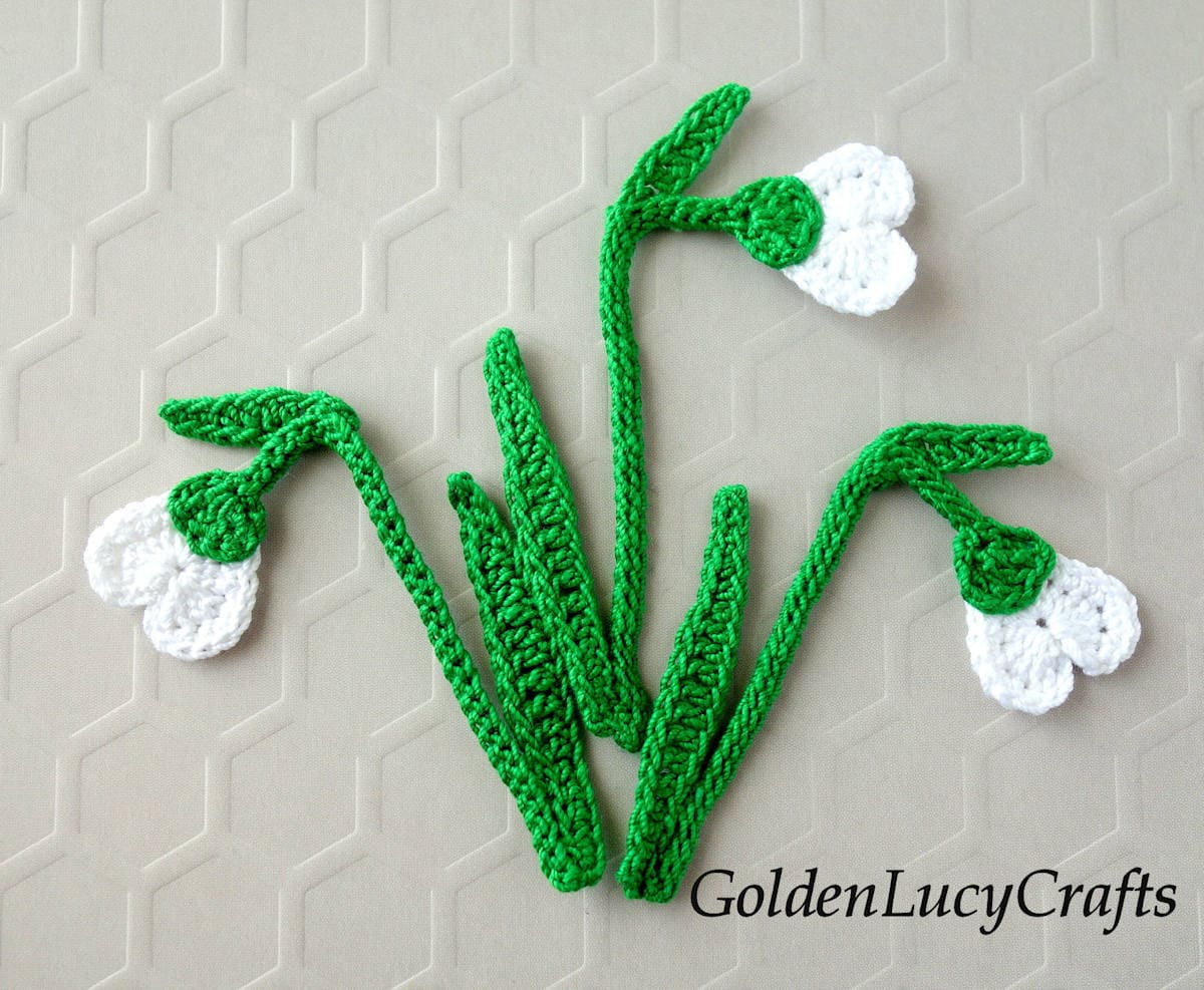 Crochet snowdrop flower applique.